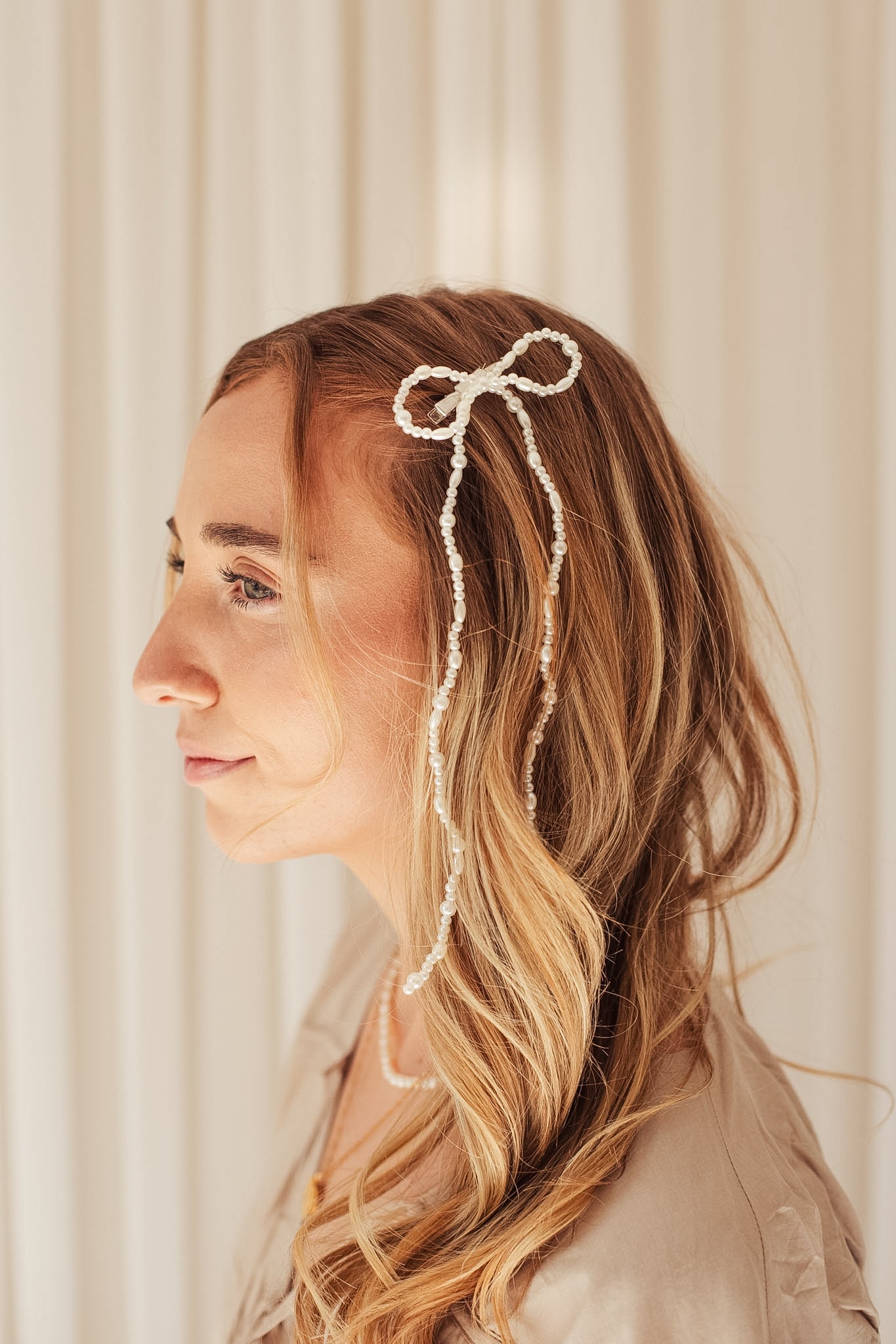Pearl Bow Clip