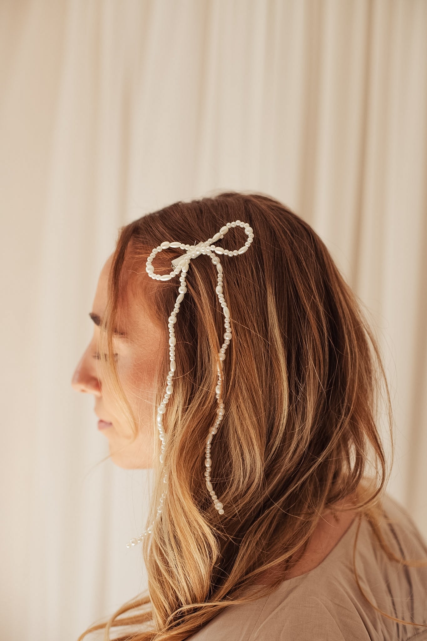 Pearl Bow Clip
