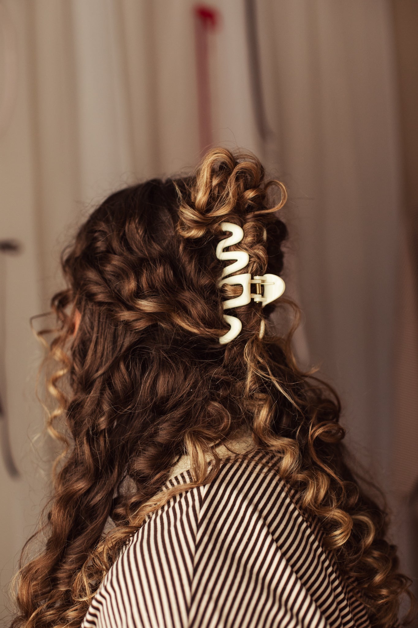 Vanilla Bean Wavy Hair Clip